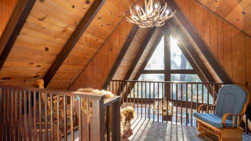 Moonridge House | Bear’s Lair by AvantStay 3mins from Bear Mountain Ski Resort