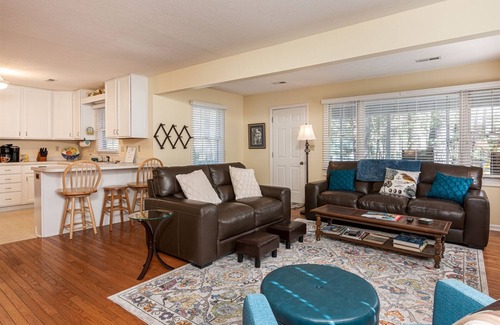 Flat Rock House | Bears` Lodge at Bonclarken | 4 Bed, 3 Bath