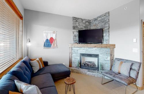 Big White Ski Resort House | Bears Paw 5