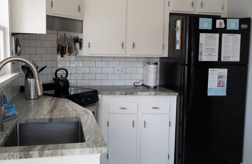 Rockport Apartment | Bearskin Neck Rental with 2 private decks!, Bearskin Neck Rental with 2 bed, 1 bath, and 2 private d