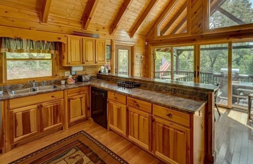 Necowa Cove Cabin | Bearway To Heaven