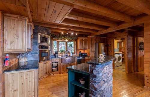 Foscoe House | Beary Relaxing Cabin - Big views, two kitchens, hot tub, game table