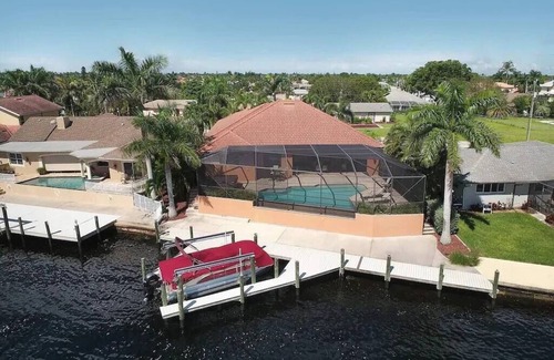 Caloosahatchee Villa | BEAT THE HEAT - 20% OFF YOUR DREAM GETAWAY - 3115 Riverhouse Queen