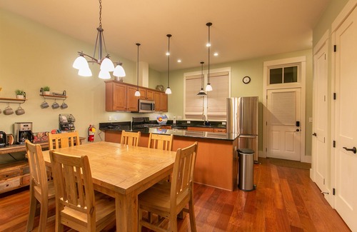 Buena Vista House | Beat the Heat at Riverhouse Retreat on South Main