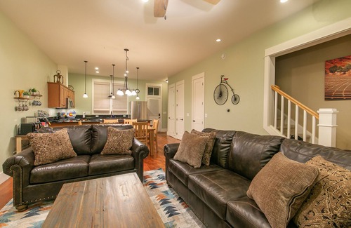 Buena Vista House | Beat the Heat at Riverhouse Retreat on South Main