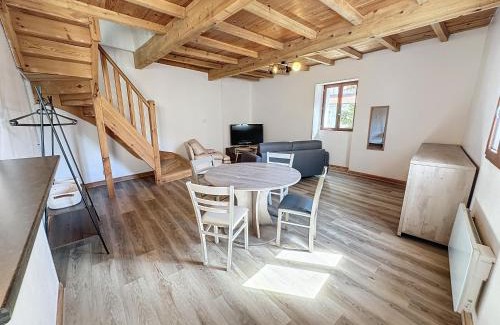 Saint-Gaudens Apartment | Beau Grand T2 Duplex avec du Cachet Centre Ville