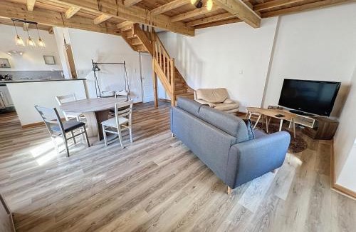Saint-Gaudens Apartment | Beau Grand T2 Duplex avec du Cachet Centre Ville