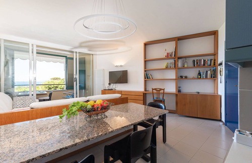 Punta Ala Apartment | Beautiful apartment for 10 guests with WIFI, TV, balcony, pets allowed and parking