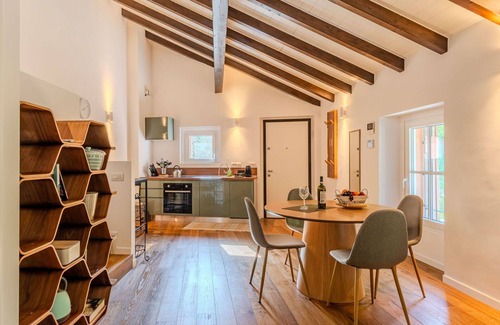 Como Apartment | Beautiful apartment for 4 guests with A/C, WIFI, pool, TV and patio