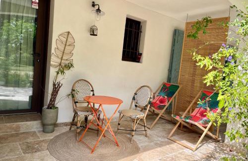 Avignon Apartment | Beau studio dans mas provençal