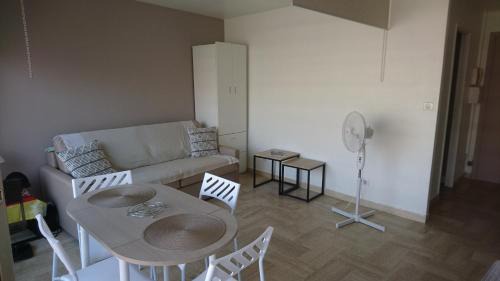 Cannes La Bocca Apartment | Beau studio vue Mer Cannes