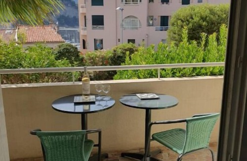 Cassis Apartment | Beau T2 Dans le Centre Ville Parking et Balcon