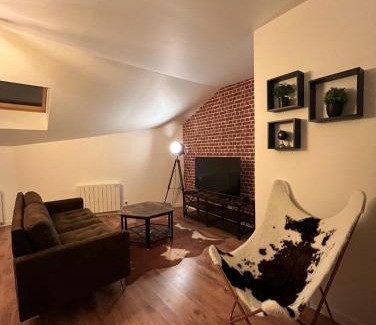 La Ville-du-Bois Apartment | BEAU T3 STYLE INDUSTRIEL N20 ORLY PARIS WIFI Underground Industry