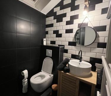 La Ville-du-Bois Apartment | BEAU T3 STYLE INDUSTRIEL N20 ORLY PARIS WIFI Underground Industry