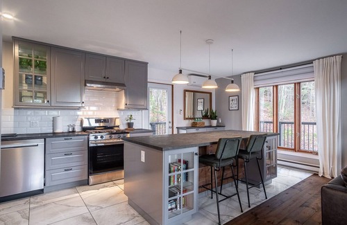 Saint-Faustin-Lac-Carre Ski Chalet | [Beauford] Breathtaking Mountain Getaway
