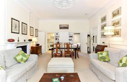 Brompton & Hans Town Apartment | Beaufort Gardens | Pro-Managed