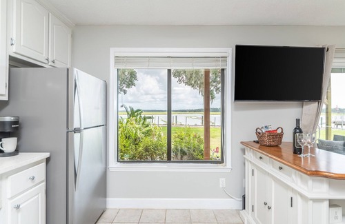 Beaufort Condo | Beaufort's Blue Heron Hideaway on Battery Creek