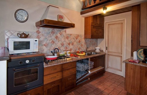 Castelnuovo di Garfagnana Villa | Beautiful private villa for 6 people with WIFI, private pool, TV, patio, panoramic view and park.
