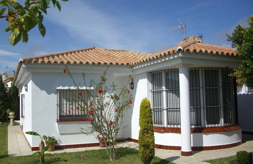 Poblado Sancti Petri Villa | Beautiful two bedrooms holiday villa fully self contained with private swimming
