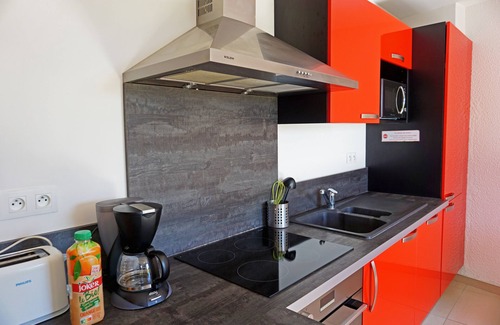 Saint-Georges-de-Didonne Apartment | Beautiful 4-person beachfront apartment with sea view