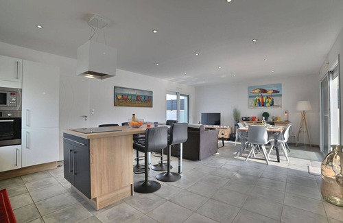 Le Grand-Village-Plage House | Beautiful private villa for 6 guests with WIFI, TV, terrace and parking