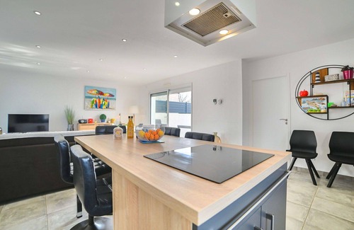 Le Grand-Village-Plage House | Beautiful private villa for 6 guests with WIFI, TV, terrace and parking
