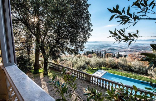 Loro Ciuffenna Villa | Beautiful private villa for 14 people with WIFI, A/C, private pool, TV, patio and pets allowed