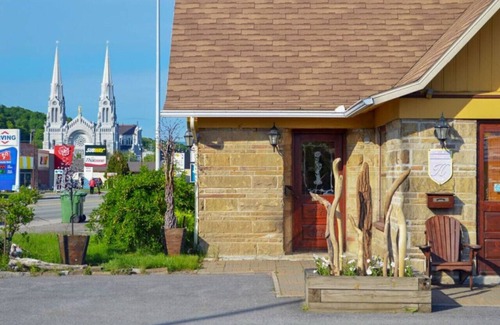 Ste Anne de Beaupre Apartment | Beautiful lodging by the river - at Lofts Fleuve et Montagne 15