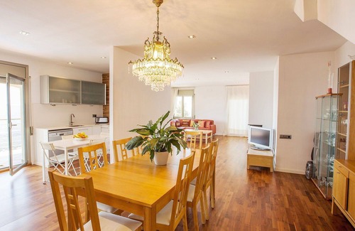 Santa Cristina de Aro House | Beautiful private villa for 8 guests with A/C, private pool, hot tub, WIFI, TV, patio and parking