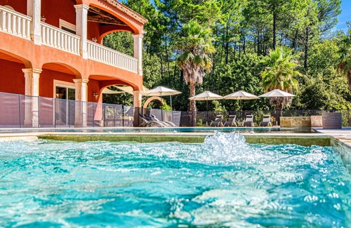 Meounes-les-Montrieux House | Beautiful private villa for 10 people with A/C, WIFI, private pool, hot tub, TV, terrace and par.
