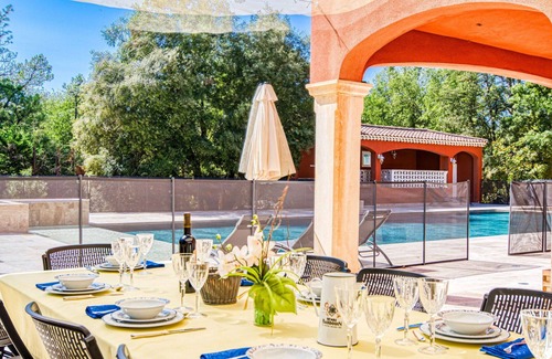 Meounes-les-Montrieux House | Beautiful private villa for 10 people with A/C, WIFI, private pool, hot tub, TV, terrace and par.