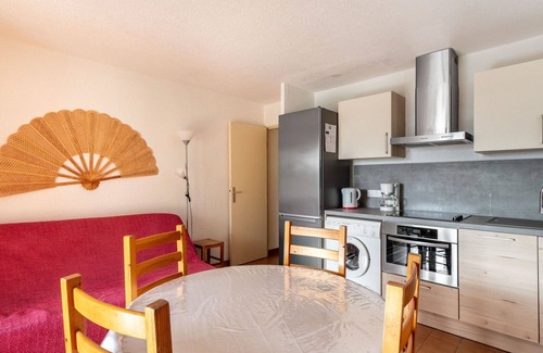 Rayol-Canadel-sur-Mer Apartment | Beautiful apartment for 3 guests with A/C, WIFI, TV, patio and pets allowed