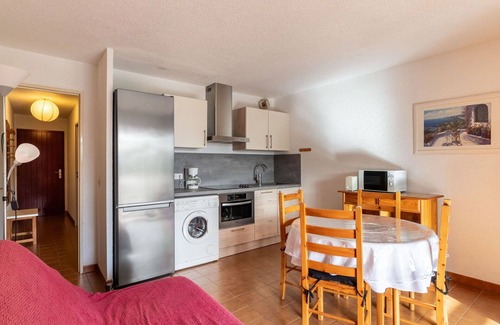 Rayol-Canadel-sur-Mer Apartment | Beautiful apartment for 3 guests with A/C, WIFI, TV, patio and pets allowed