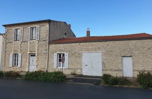 Cheray House | Beautiful Charentaise house in the heart of the village of St Georges d'Oleron