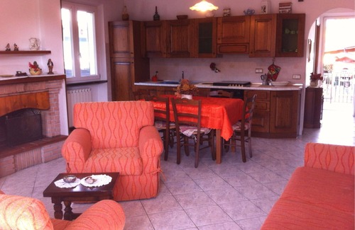 Cinquale Apartment | Beautiful, well-cared-for villa, semi detached, on two floors for 6 persons, terrace for meals outsi