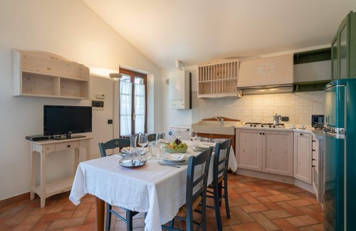 Ponte di Gabbiano Apartment | Beautiful apartment for 4 guests with WIFI, pool, A/C, TV, pets allowed and parking, close to Si.