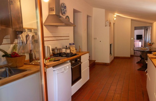 Terranuova Bracciolini Villa | Beautiful private villa with WIFI, A/C, hot tub, private pool, TV, patio, pets allowed and parking