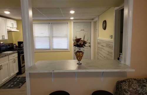 Cheektowaga House | BEAUTIFUAL 3BR, 1 Bath, FREE PARKING #B, FREE WIFI, FULL KITCHEN, Living room, back yard