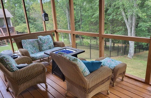 Ashley Oaks House | Beautiful 1 acre 4 bd 3 bath non-smoking homenn