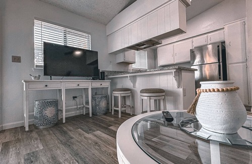Pumpkin Center Condo | Beautiful 1 Bed 1 Bath Cozy Condo