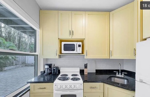 North Trail Apartment | Beautiful 1 Bedroom Apt A close to Downtown and Beaches
