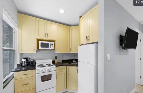 North Trail Apartment | Beautiful 1 Bedroom Apt A close to Downtown and Beaches