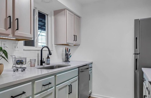 North Capitol Condo | Beautiful 1-bedroom condo downtown with fitness room, river view, and a POOL!