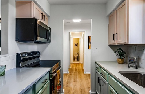 North Capitol Condo | Beautiful 1-bedroom condo downtown with fitness room, river view, and a POOL!