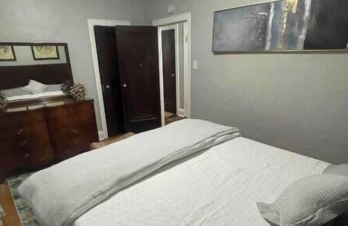 Albany House | Beautiful 1 bedroom in a quiet residential area.