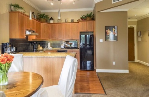 Sidney Condo | Beautiful 1 Bedroom Penthouse Ocean Views Free Parking Sidney BC