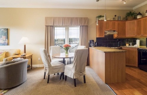 Sidney Condo | Beautiful 1 Bedroom Penthouse Ocean Views Free Parking Sidney BC