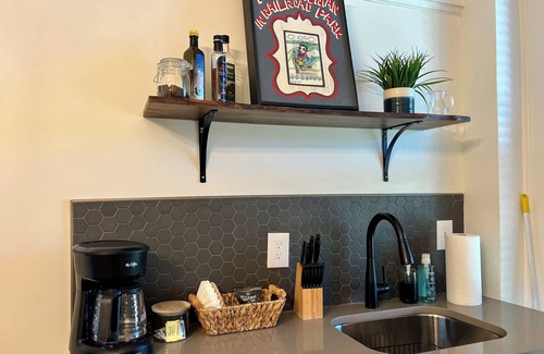 Forest Park Apartment | Beautiful 1 Bedroom Loft in Historic Highland Park
