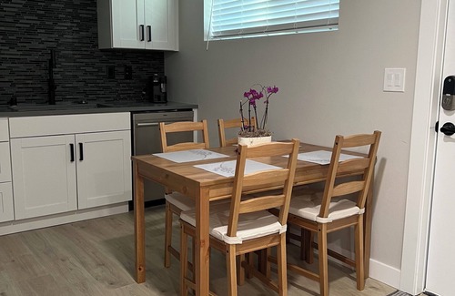 Des Moines House | Beautiful 1-bedroom studio in Des Moines!