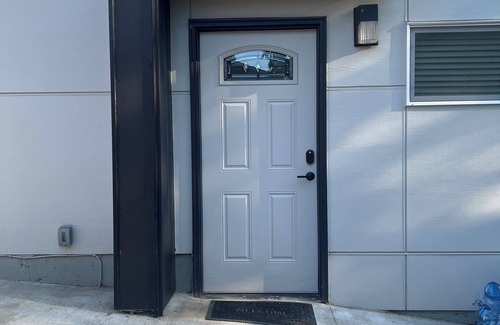 Des Moines House | Beautiful 1-bedroom studio in Des Moines!